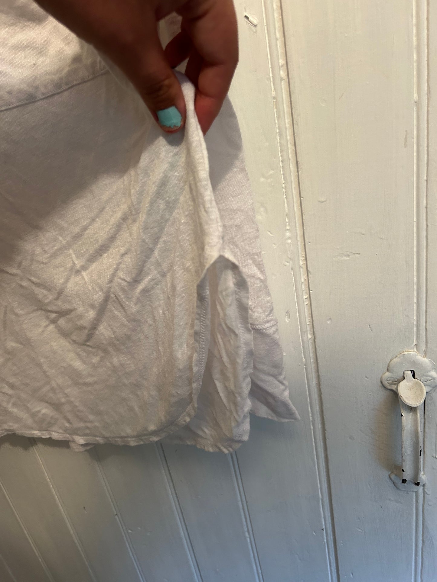 Banana republic small white long sleeve vneck top