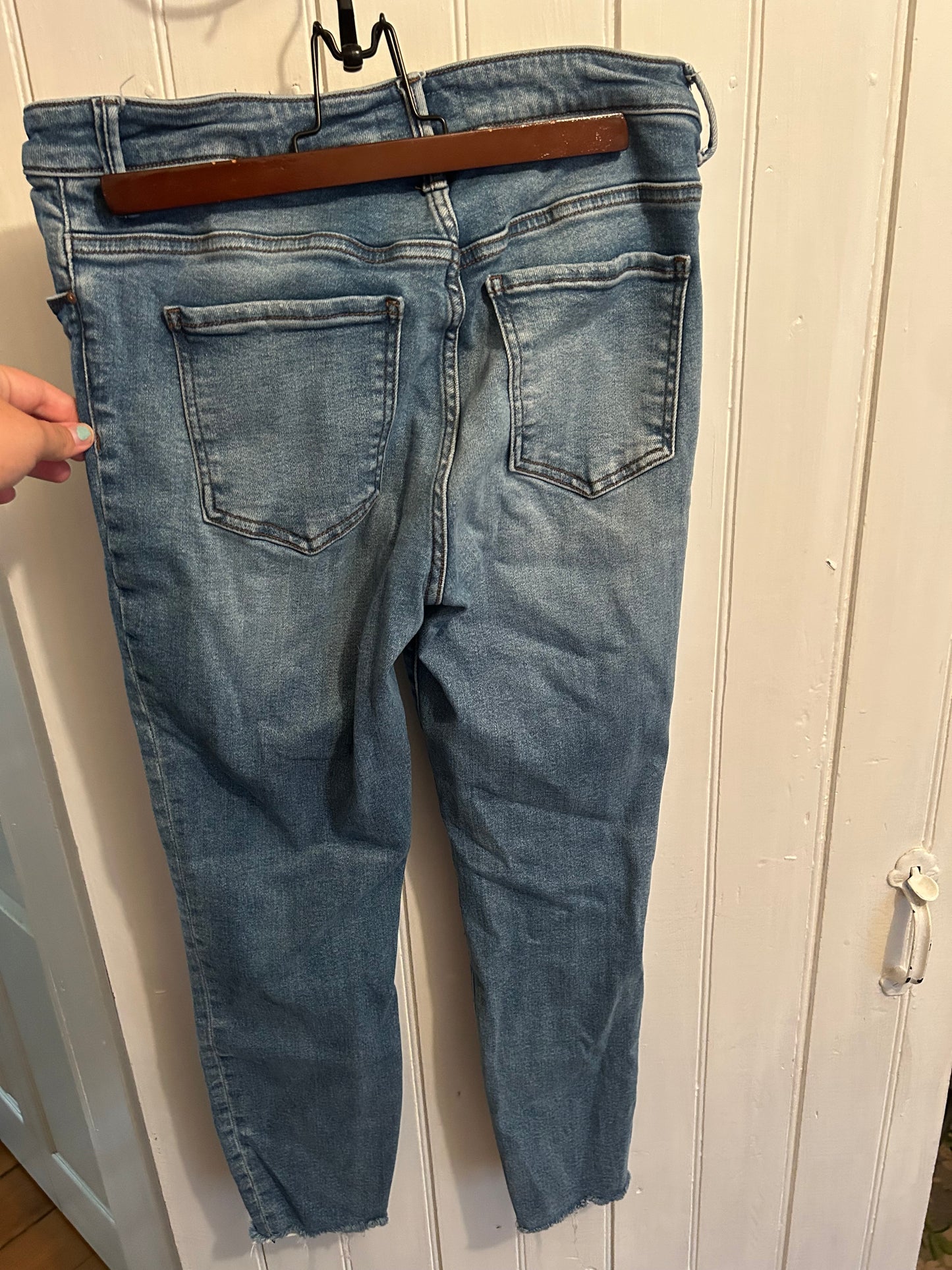 Kut from the Kloth 10 light wash button up skinny jeans