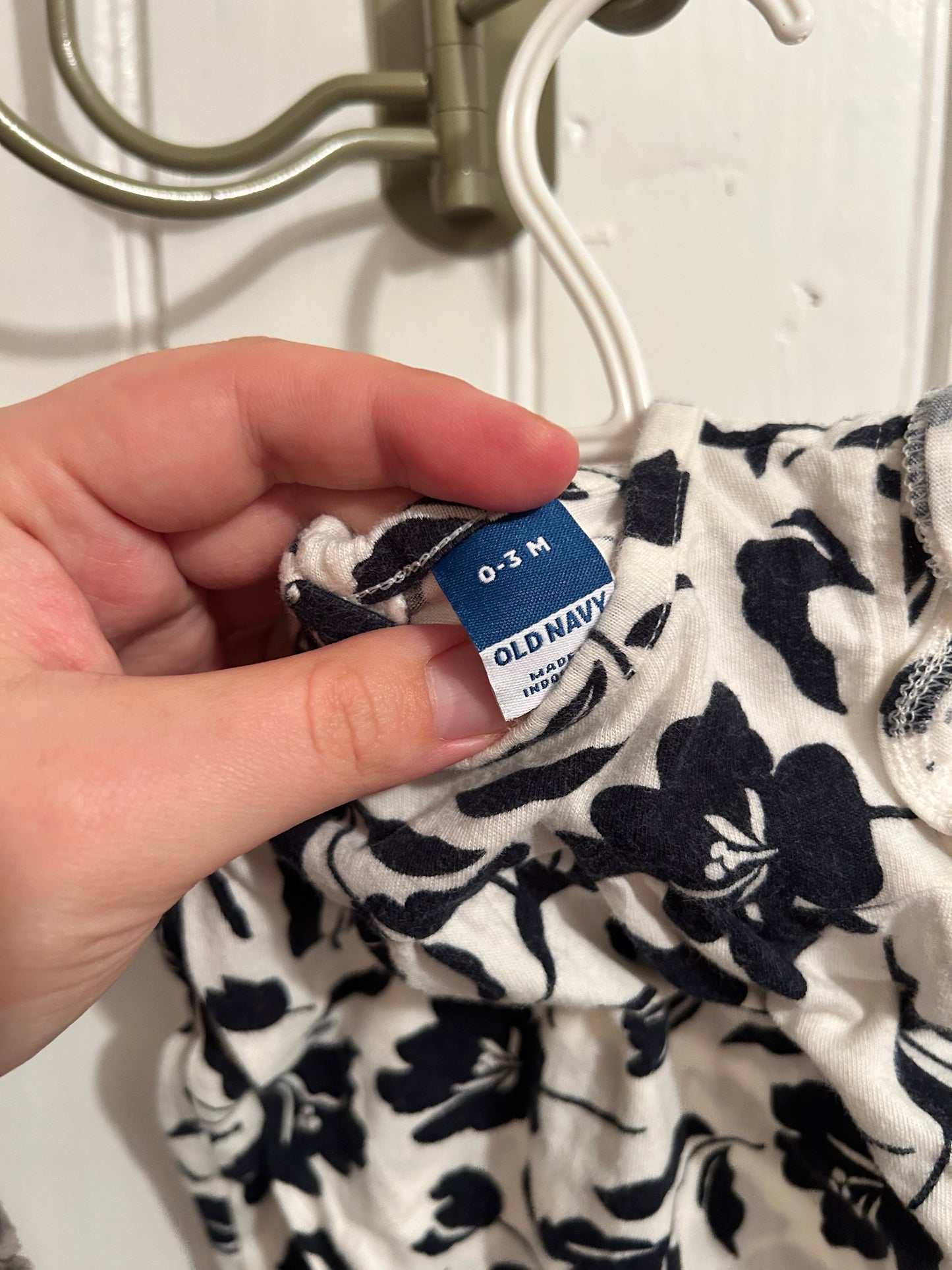 Old navy 0/3m black & white floral romper