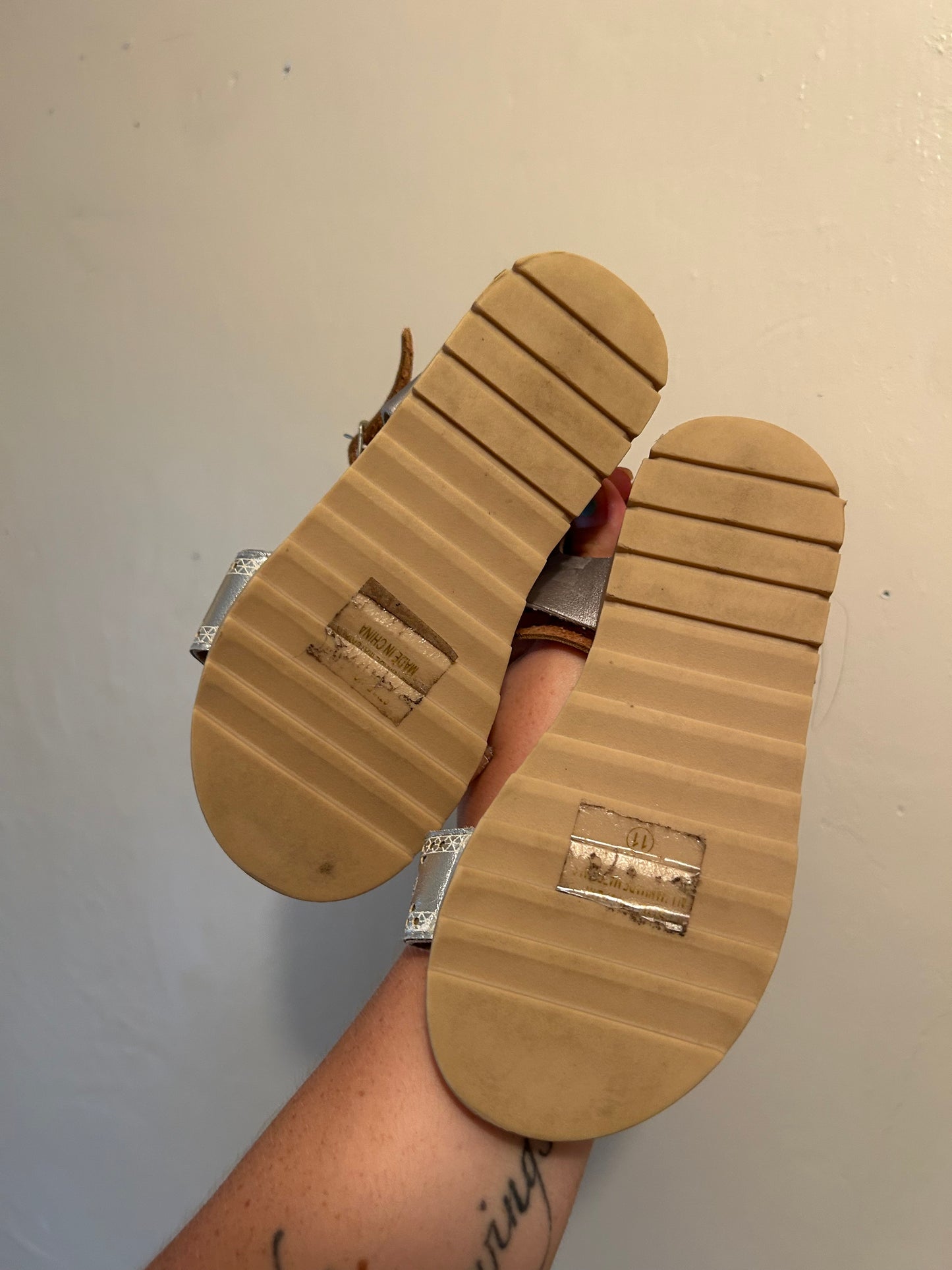 Link toddler 11 gold strapy sandals