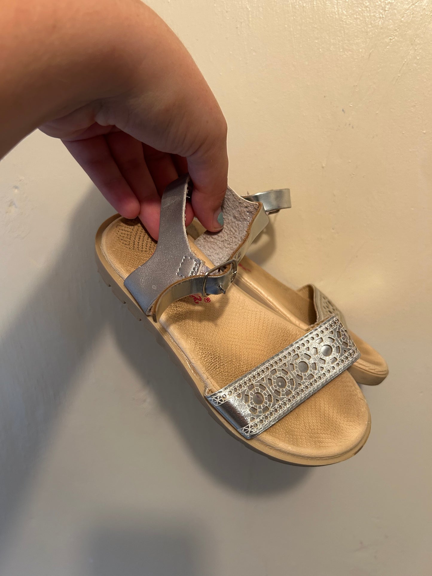 Link toddler 11 gold strapy sandals