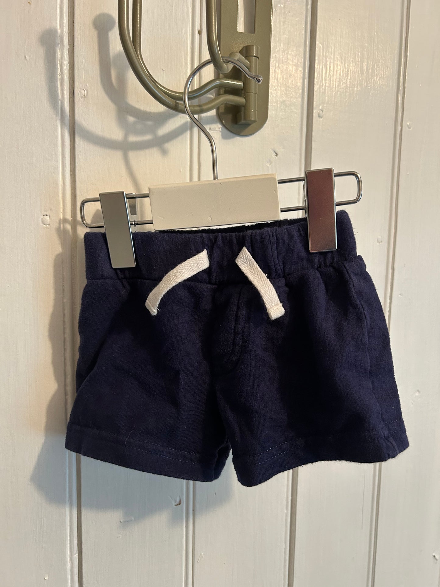 Gerber 0/3m black shorts