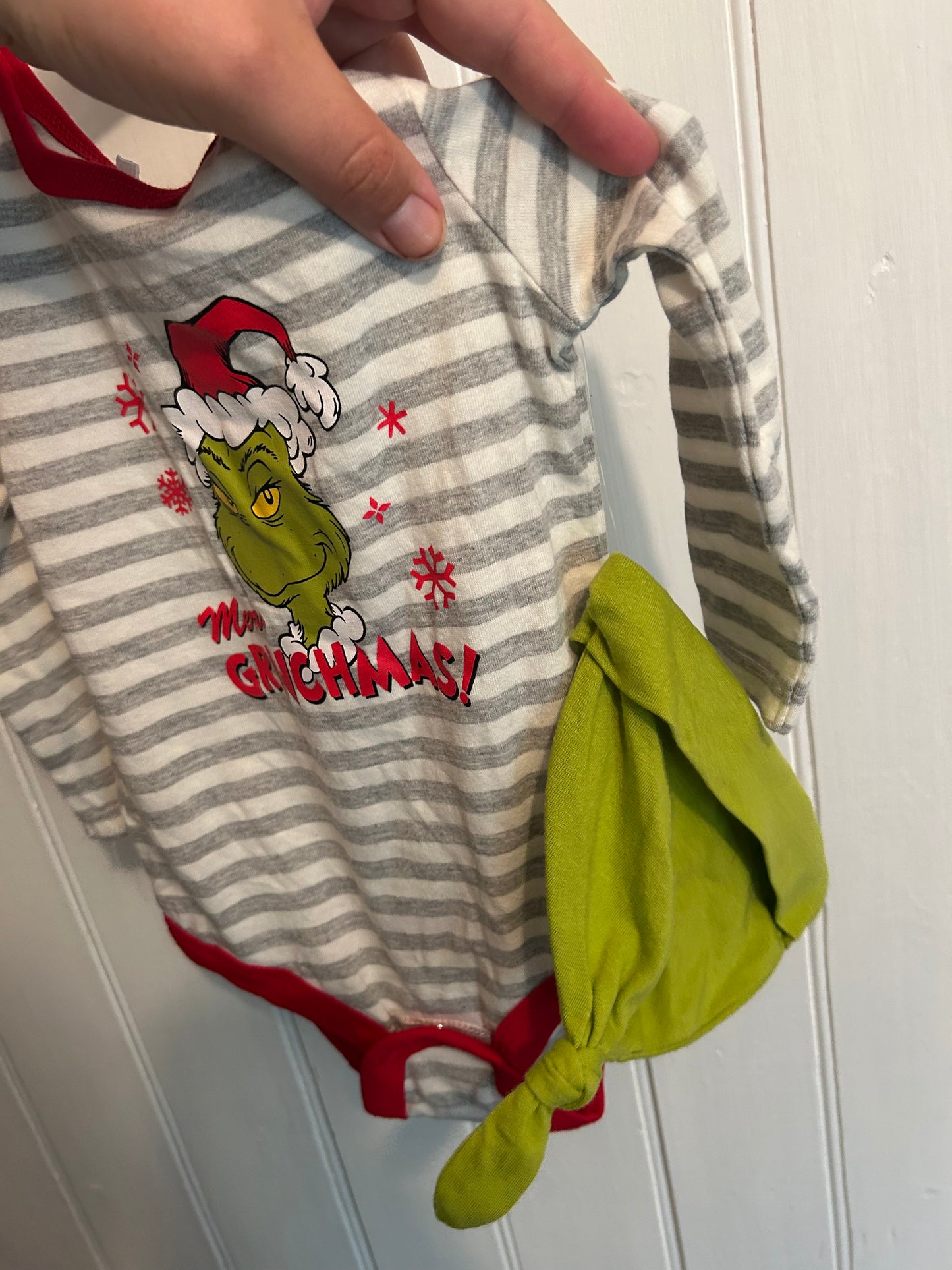 Grinch 6/12m striped onesie & hat set