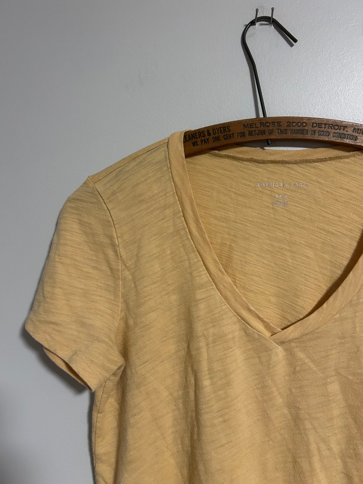 American eagle small yellow tshirt