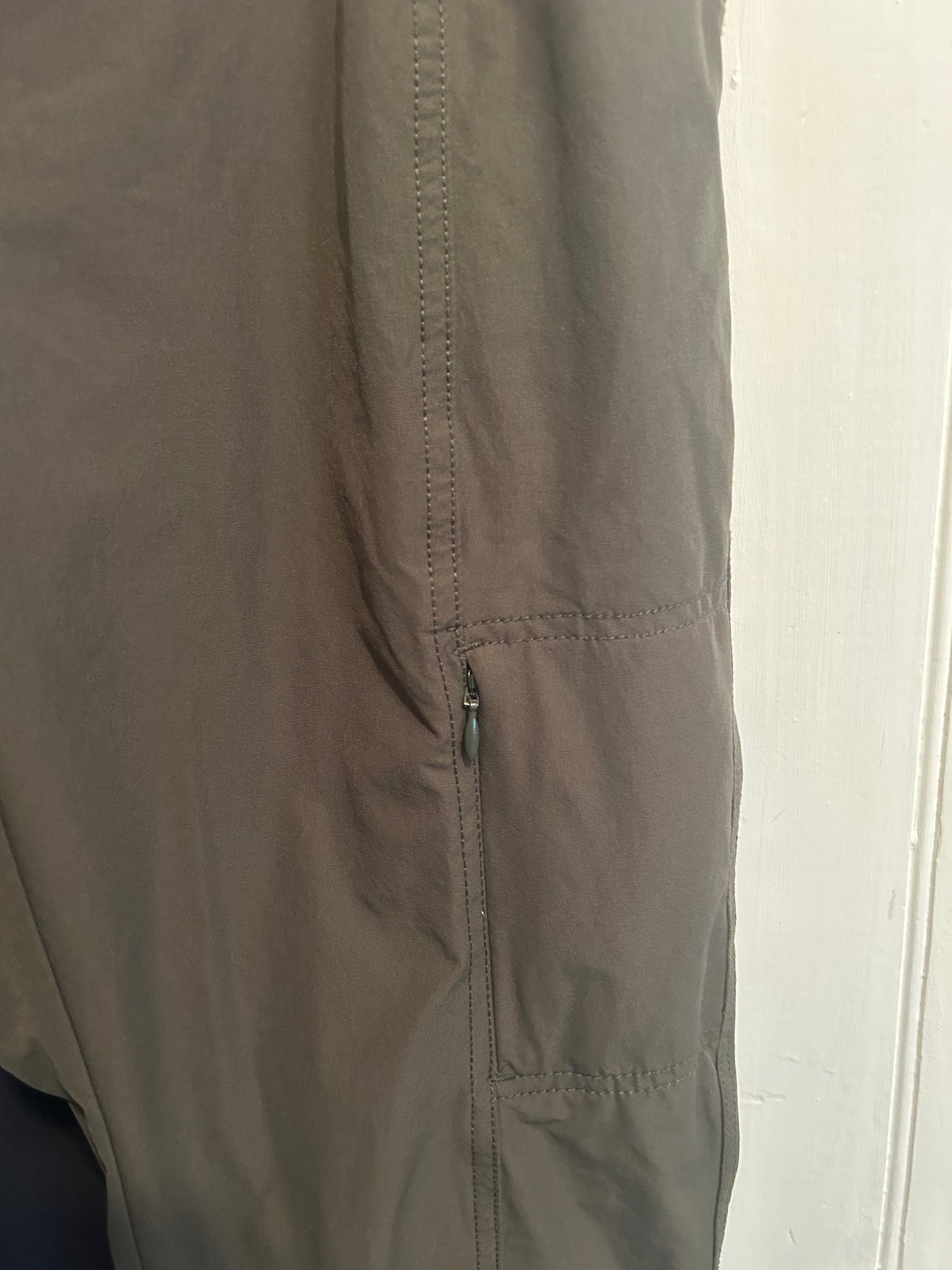 Kirkand 6 green & black travel pant