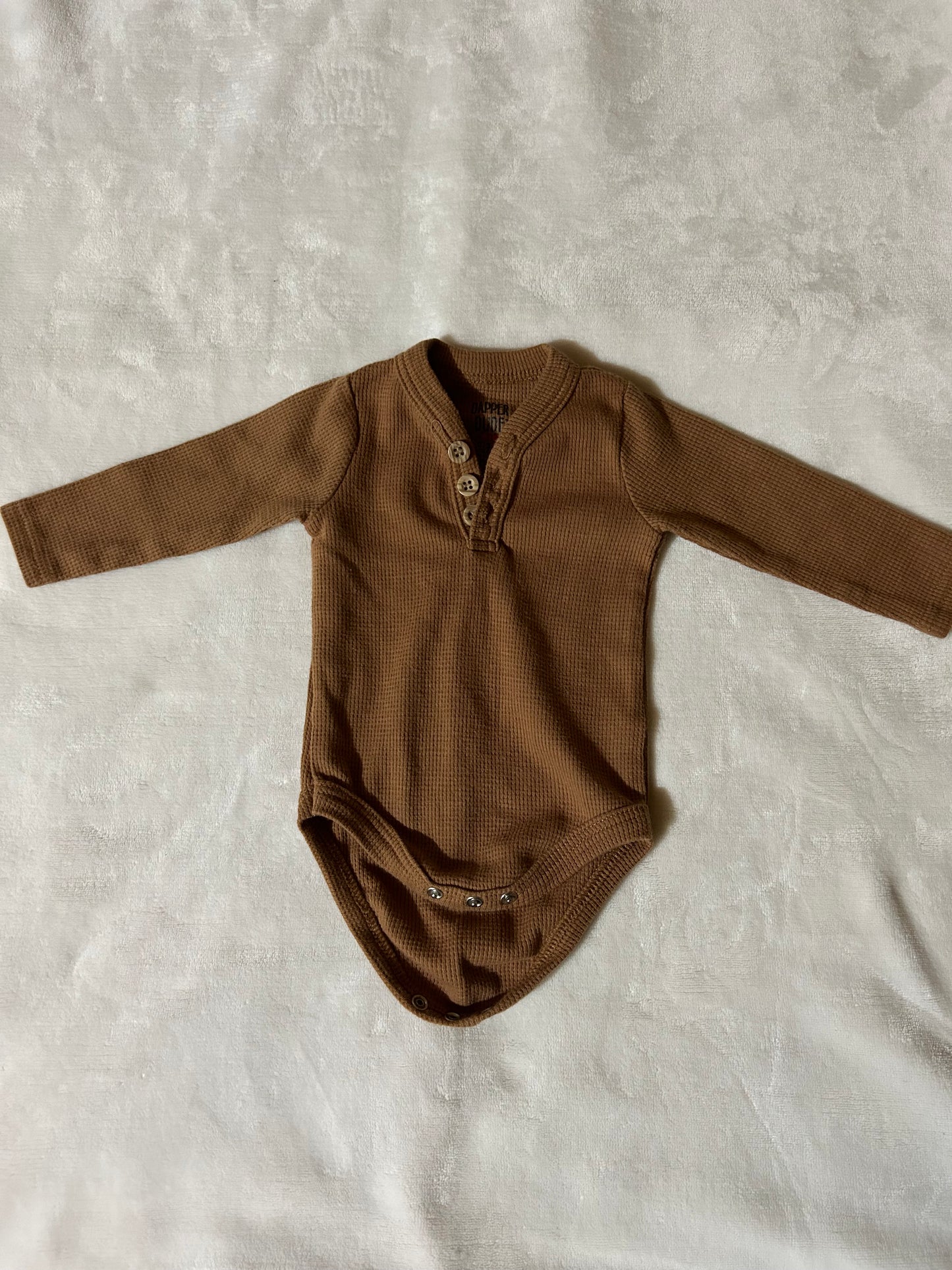 Dapper dude 0/3m brown waffle knit onesie
