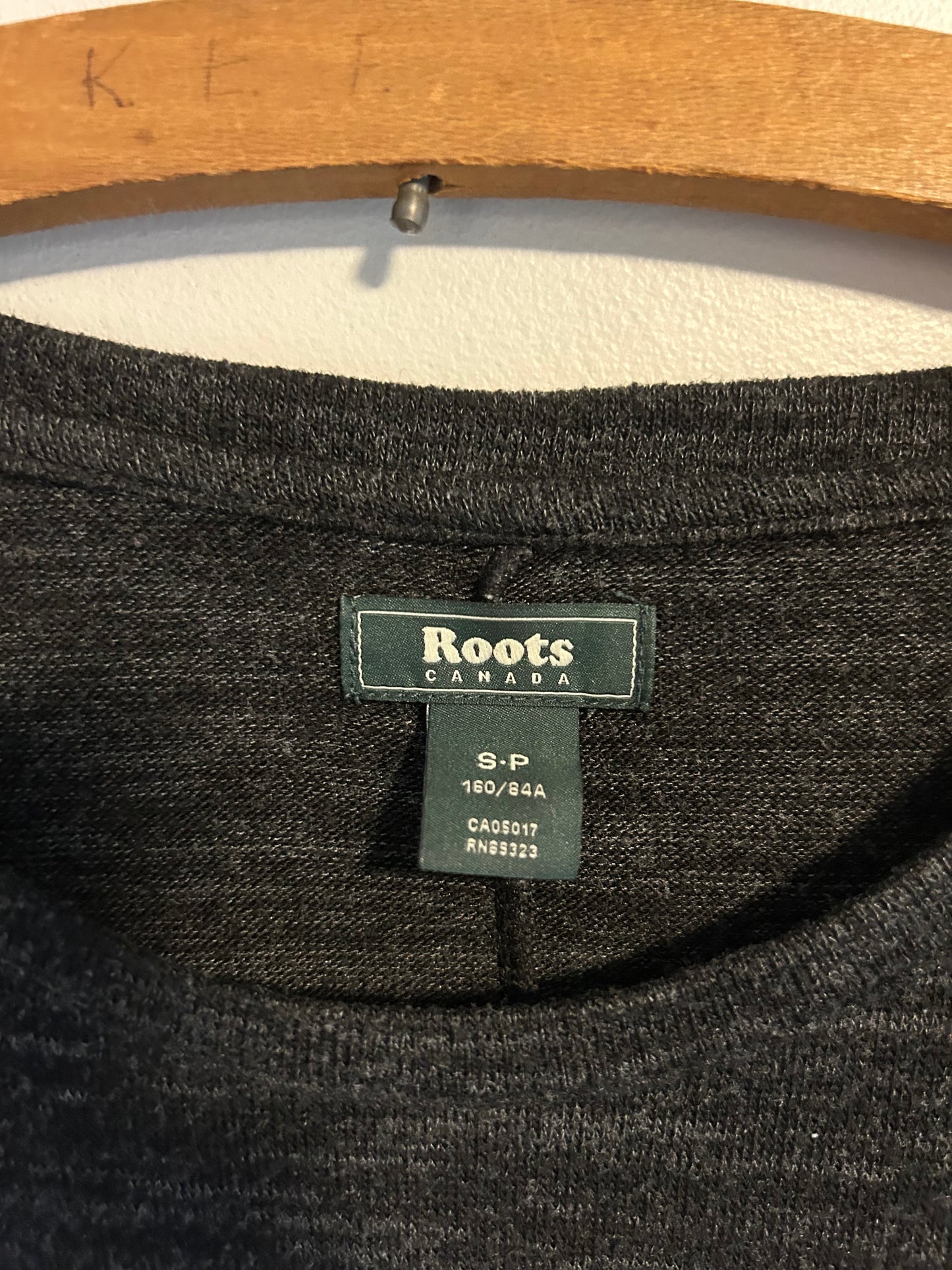 Roots small black long sleeve round hem top