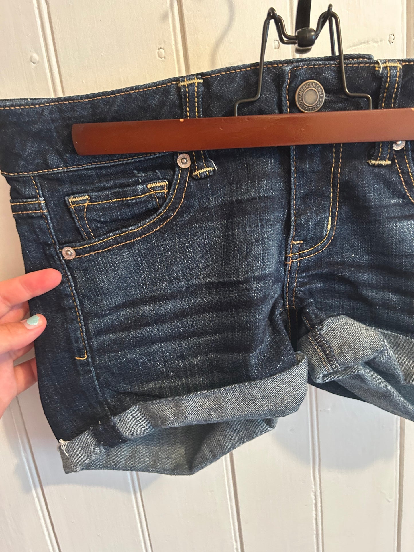 American eagle 4 dark wash denim shorts