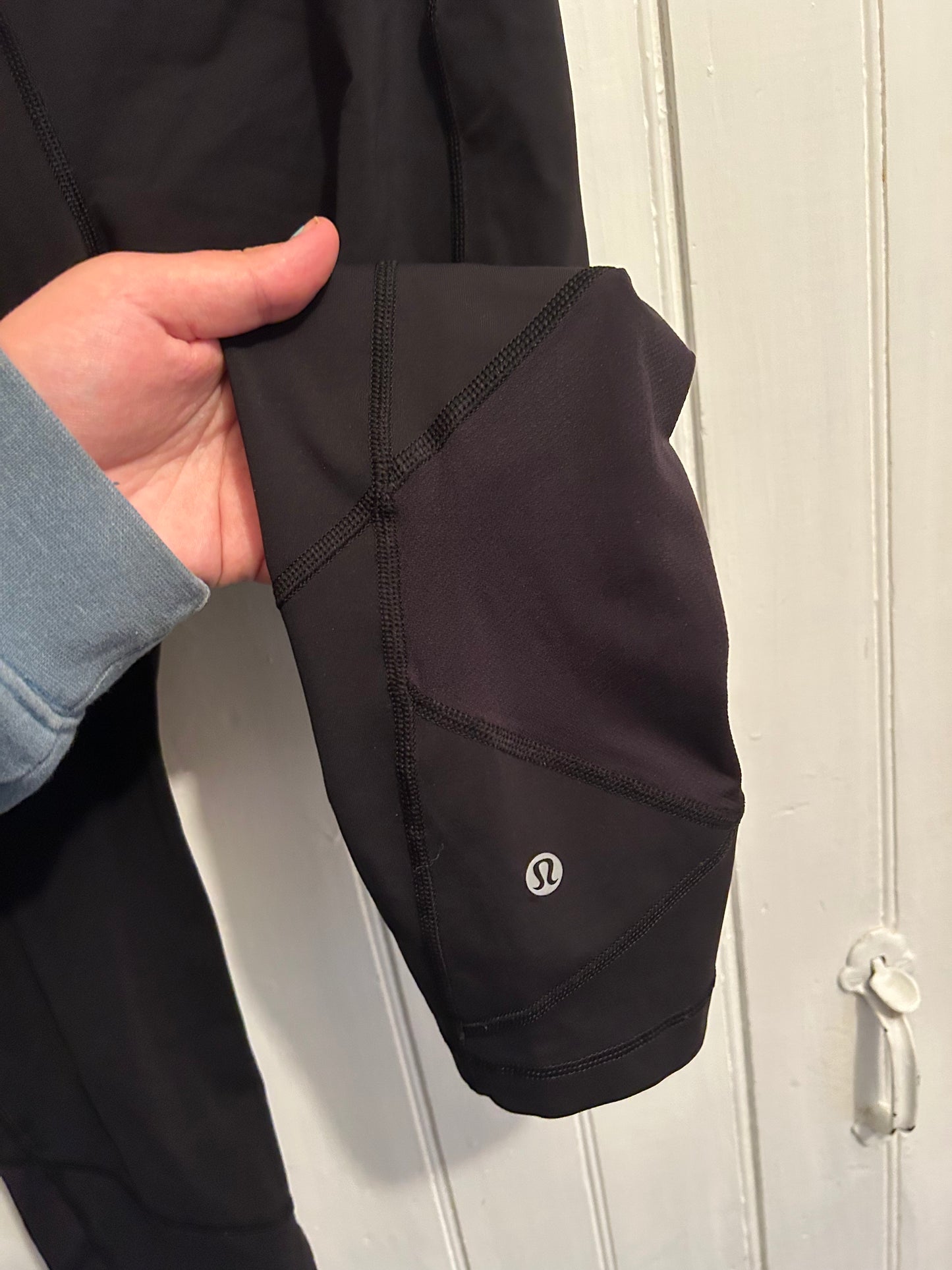 Lululemon 8 cropped mesh back leggings