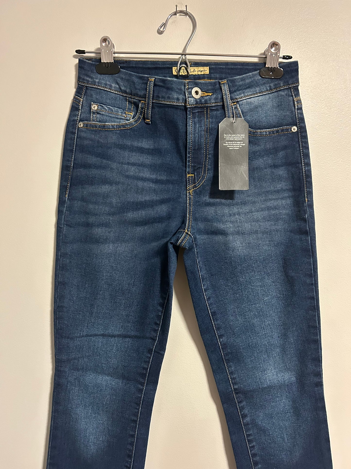NEW Guess 26 medium wash curvy skinny jeans