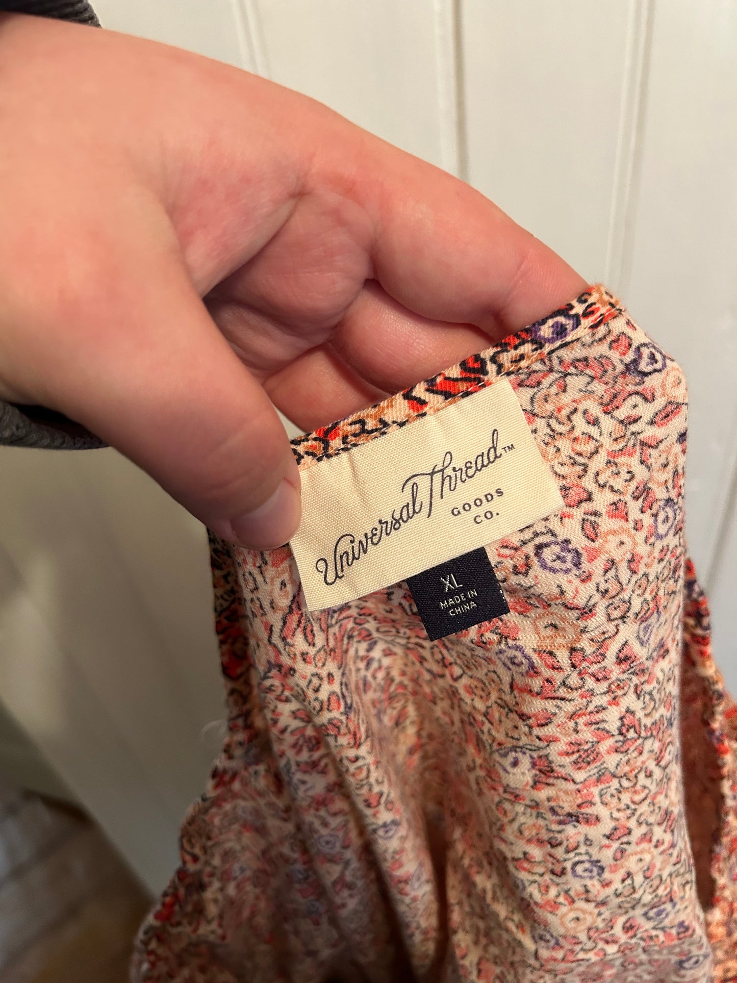 Universal threads xl red floral long sleeve sweetheart neckline blouse