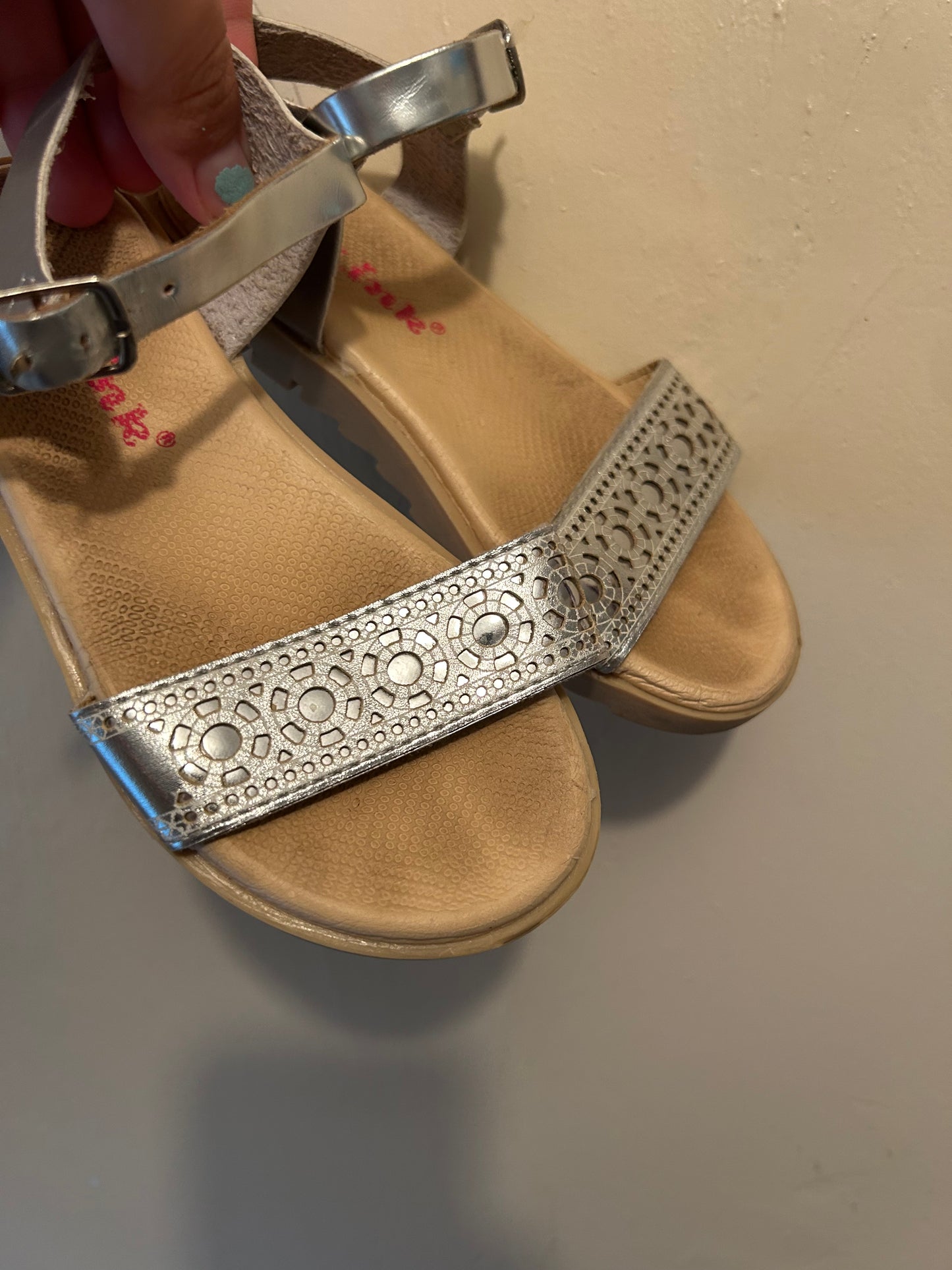 Link toddler 11 gold strapy sandals