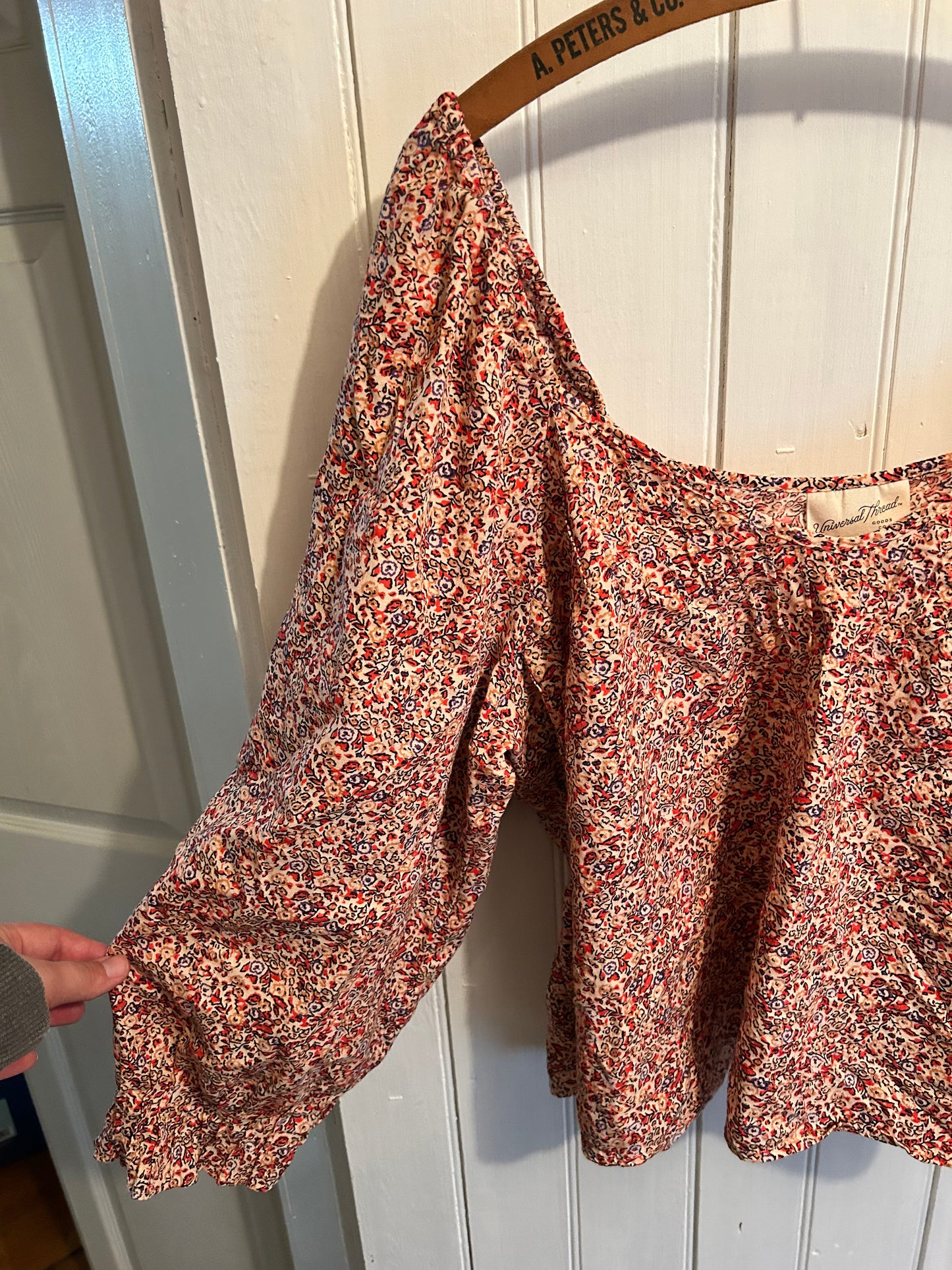 Universal threads xl red floral long sleeve sweetheart neckline blouse