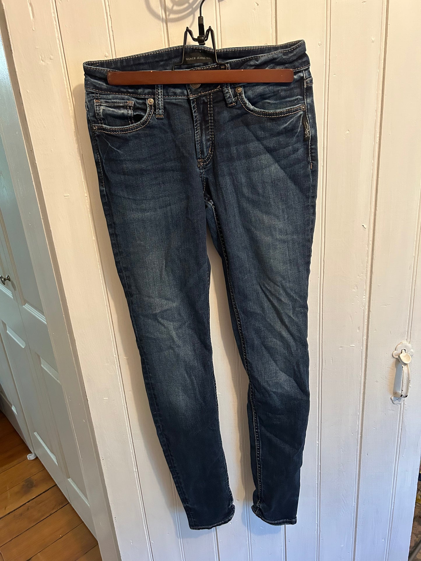 Silver jeans 28 dark wash suki skinny jeans