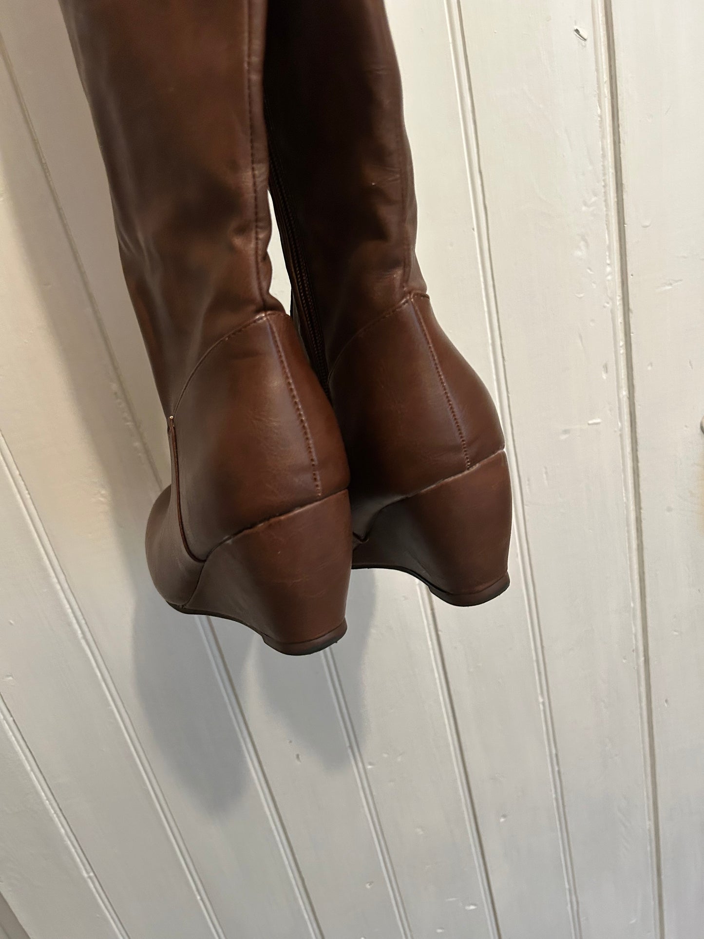 Ardene 10 brown heeled knee high boots