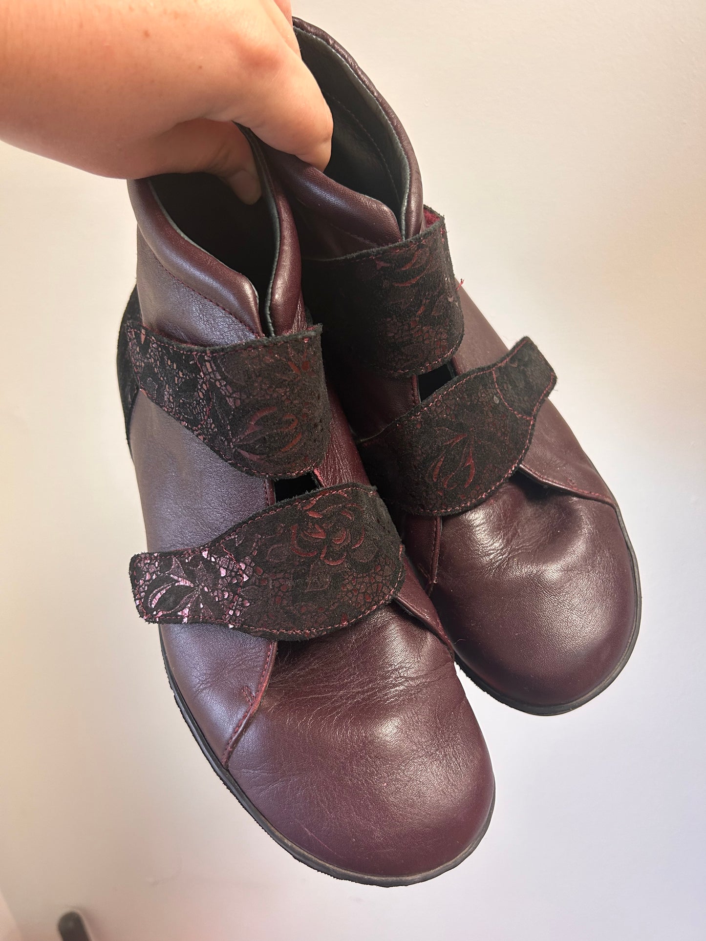 Portofino size 11 red leather booties