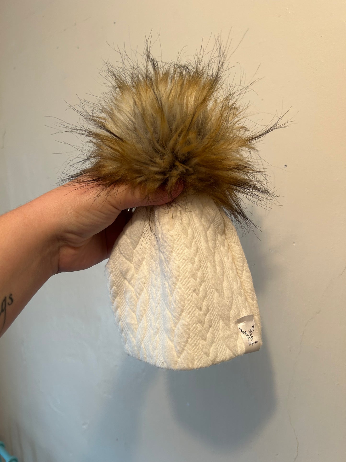 Flynn & wilder 0/6m white Pom hat