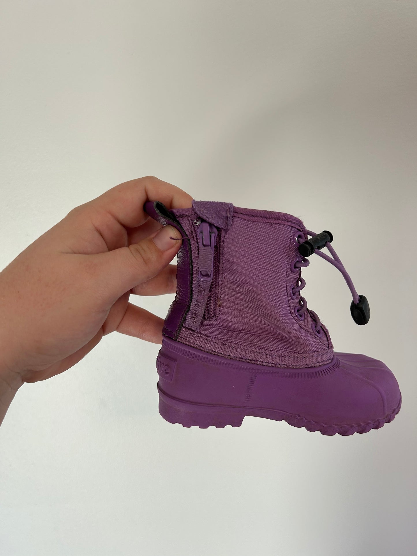 Native c6 purple boots