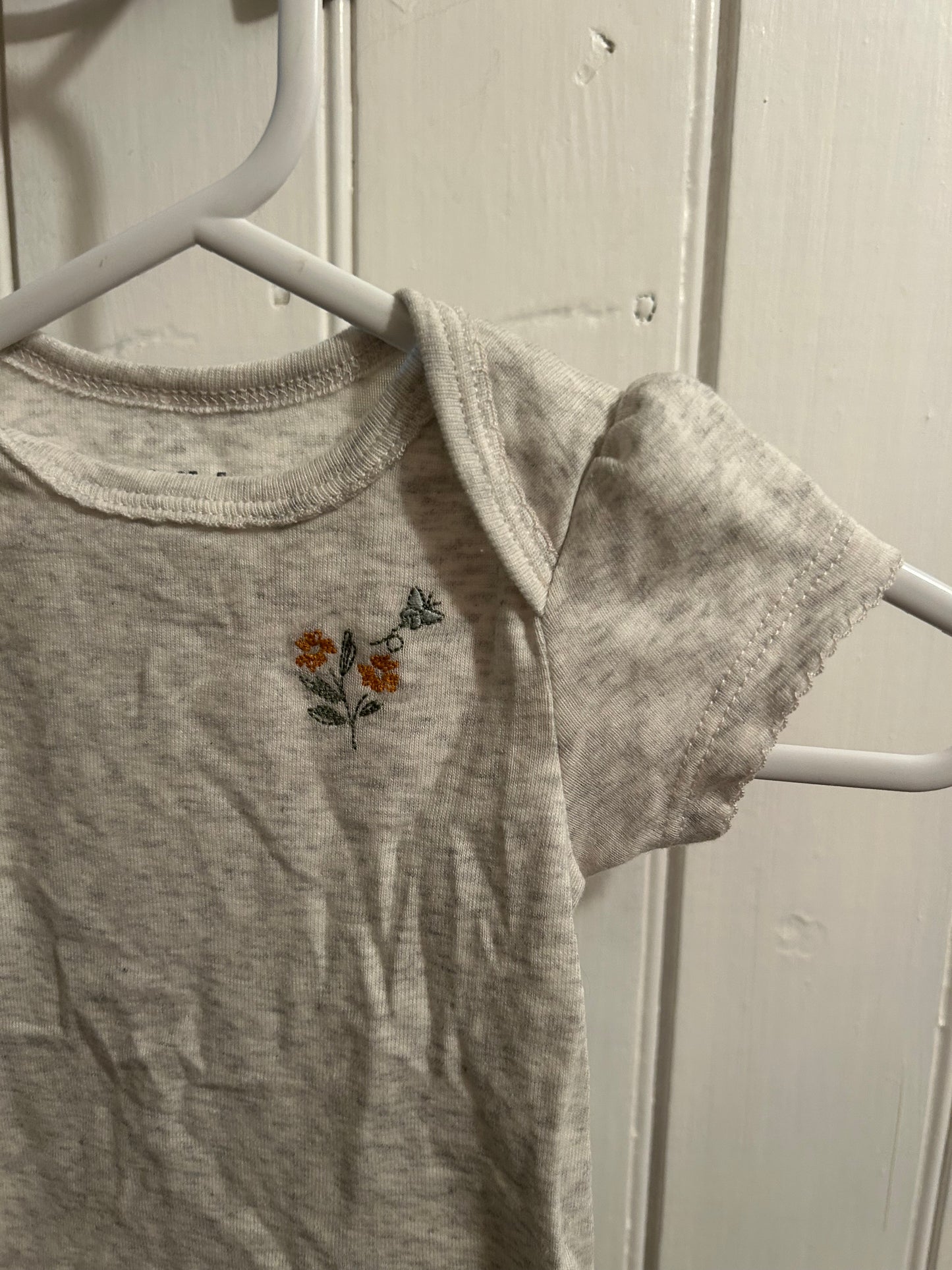 Carters 0/3m green floral tshirt