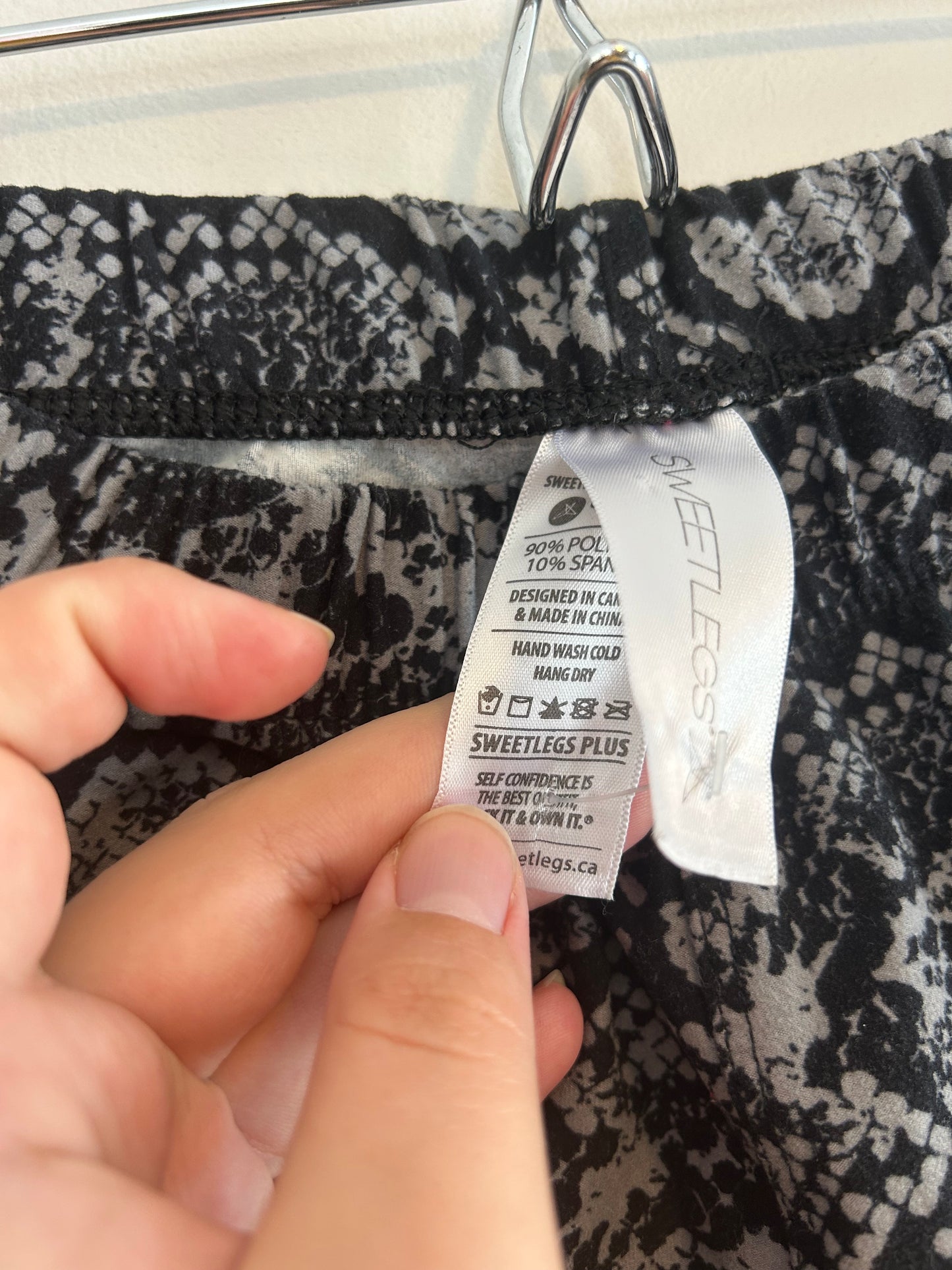 Sweetlegs plus black snake print  leggings