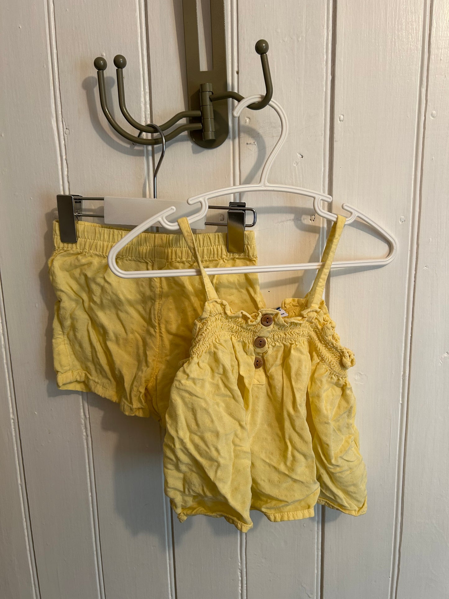 Old navy 18/24m yellow polka dot tank & short set