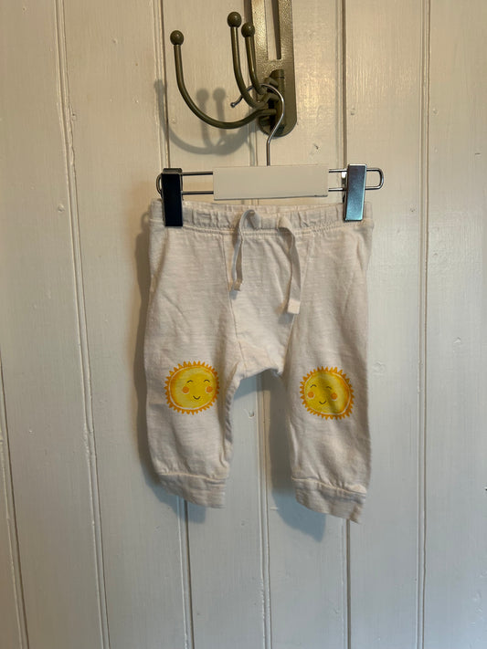 Old navy 3/6m white & yellow sunshine knee pants